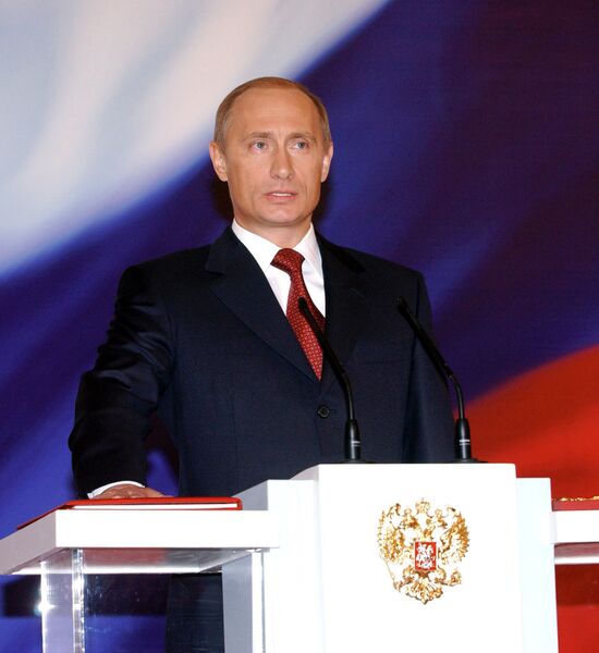 Официальное вступление в должность президента России Владимира Путина Официальное вступление в должность президента России Владимира Путина