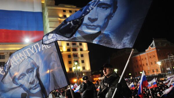 Участники санкционированного митинга в поддержку кандидата в президента РФ Владимира Путина на Манежной площади Участники санкционированного митинга в поддержку кандидата в президента РФ Владимира Путина на Манежной площади