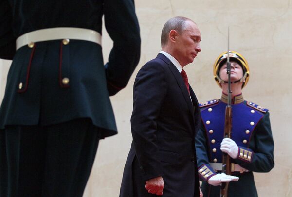 Избранный президент РФ Владимир Путин во время церемонии инаугурации. 7 мая 2012 Избранный президент РФ Владимир Путин во время церемонии инаугурации. 7 мая 2012