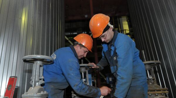 Сотрудники котельной Парнас-4 ГУП ТЭК производят отладку оборудования Сотрудники котельной Парнас-4 ГУП ТЭК производят отладку оборудования