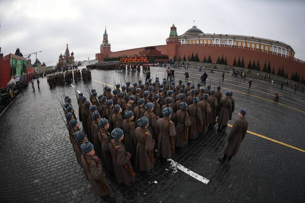 Генеральная репетиция марша, посвященного 76-й годовщине парада 1941 года, на Красной площади в Москве Генеральная репетиция марша, посвященного 76-й годовщине парада 1941 года, на Красной площади в Москве