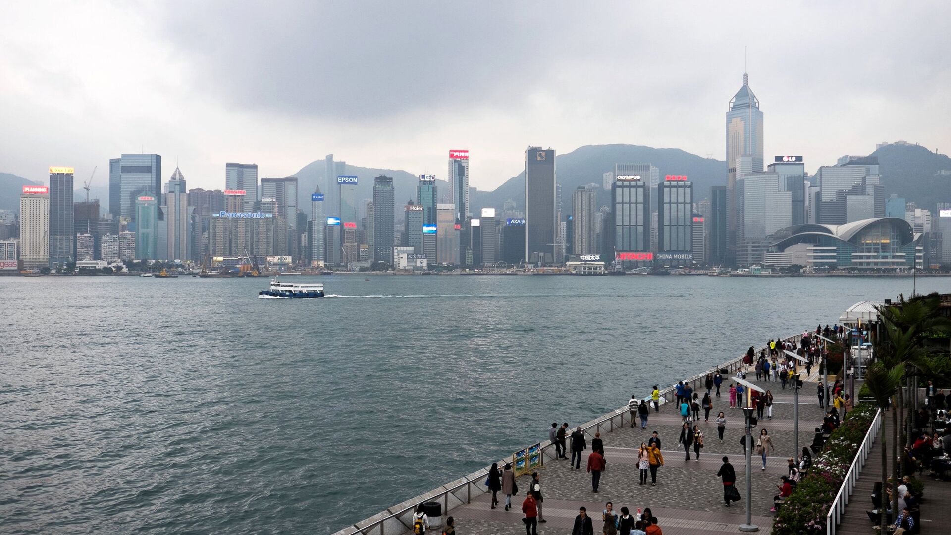 Китай ввел ответные санкции против США из-за Гонконга