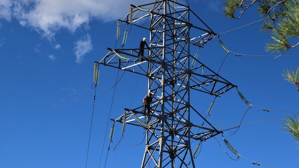 Замена поврежденной высоковольтной опоры в Алуште Замена поврежденной высоковольтной опоры в Алуште