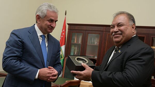 Президент Абхазии Рауль Хаджимба и президент Республики Науру Барон Вака. 12 ноября 2017 Президент Абхазии Рауль Хаджимба и президент Республики Науру Барон Вака. 12 ноября 2017