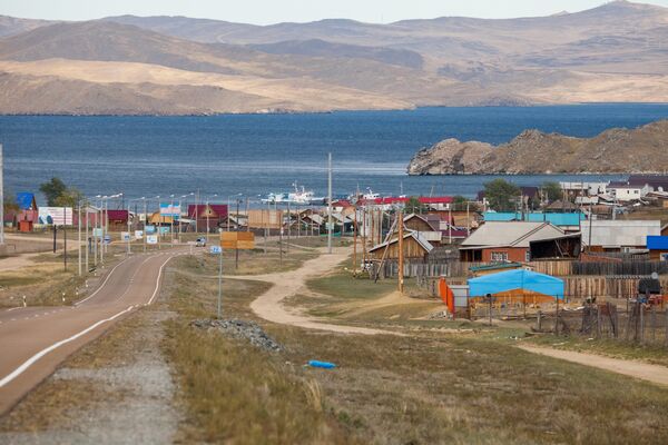 Поселок Сахюрта на Малом море, где находится переправа на остров Ольхон Поселок Сахюрта на Малом море, где находится переправа на остров Ольхон