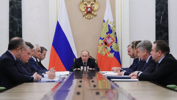 Президент РФ Владимир Путин проводит совещание по вопросам развития судостроительного комплекса Звезда. 16 ноября 2017 Президент РФ Владимир Путин проводит совещание по вопросам развития судостроительного комплекса Звезда. 16 ноября 2017