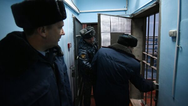 Сотрудники УФСИН во внутреннем помещении исправительной колонии общего режима №2 во Владимирской области Сотрудники УФСИН во внутреннем помещении исправительной колонии общего режима №2 во Владимирской области