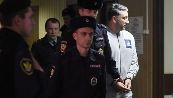 Подозреваемый в перестрелке в деловом центре Москва-Сити Магомед Исмаилов перед началом заседания в Пресненском суде Москвы. 22 ноября 2017 Подозреваемый в перестрелке в деловом центре Москва-Сити Магомед Исмаилов перед началом заседания в Пресненском суде Москвы. 22 ноября 2017