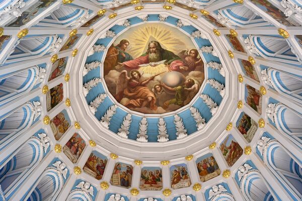 Главный купол в Воскресенском соборе на территории Ново-Иерусалимского мужского монастыря Главный купол в Воскресенском соборе на территории Ново-Иерусалимского мужского монастыря