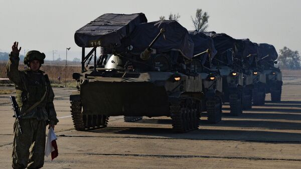 Военнослужащие и военная техника Уссурийского соединения Воздушно-десантных войск на аэродроме во время тактических учений в Приморье Военнослужащие и военная техника Уссурийского соединения Воздушно-десантных войск на аэродроме во время тактических учений в Приморье