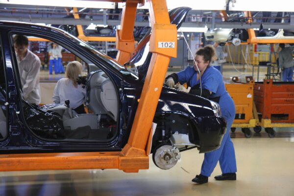Крупнейший российский автопроизводитель АвтоВАЗ опровергает появившиеся в среду сообщения о массовом сокращении сотрудников Крупнейший российский автопроизводитель АвтоВАЗ опровергает появившиеся в среду сообщения о массовом сокращении сотрудников