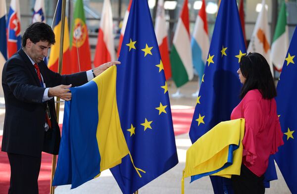Флаги ЕС и Украины в Брюсселе Флаги ЕС и Украины в Брюсселе