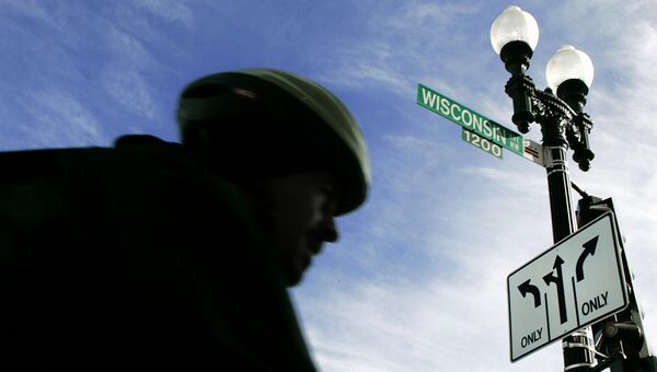 Улица Wisconsin Avenue в Вашингтоне, где находится посольство РФ в США. Архивное фото Улица Wisconsin Avenue в Вашингтоне, где находится посольство РФ в США. Архивное фото