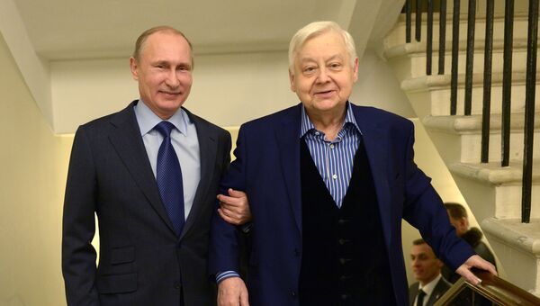 Президент России Владимир Путин и художественный руководитель Московского художественного театра имени А.П. Чехова Олег Табаков Президент России Владимир Путин и художественный руководитель Московского художественного театра имени А.П. Чехова Олег Табаков