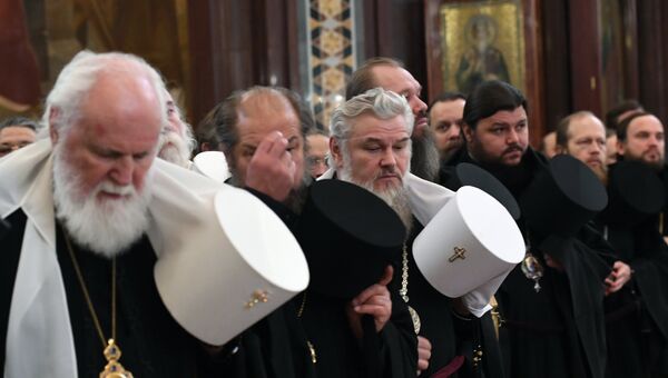 Православные архиереи во время торжественного молебна по случаю начала Архиерейского собора Русской православной церкви в храме Христа Спасителя Православные архиереи во время торжественного молебна по случаю начала Архиерейского собора Русской православной церкви в храме Христа Спасителя