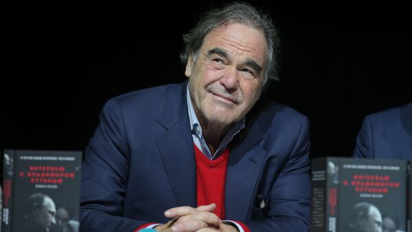 Американский режиссер Оливер Стоун на презентация его книги Интервью с Владимиром Путиным в рамках ярмарки non/fictioN19. 29 ноября 2017 Американский режиссер Оливер Стоун на презентация его книги Интервью с Владимиром Путиным в рамках ярмарки non/fictioN19. 29 ноября 2017