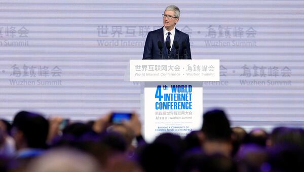 Генеральный директор Apple Тим Кук на церемонии открытия четвертой Всемирной интернет-конференции в Китае. 3 декабря 2017 Генеральный директор Apple Тим Кук на церемонии открытия четвертой Всемирной интернет-конференции в Китае. 3 декабря 2017