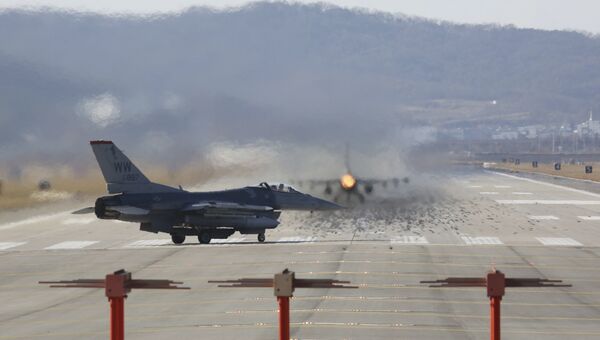 Истребители ВВС США F-16. Архивное фото Истребители ВВС США F-16. Архивное фото