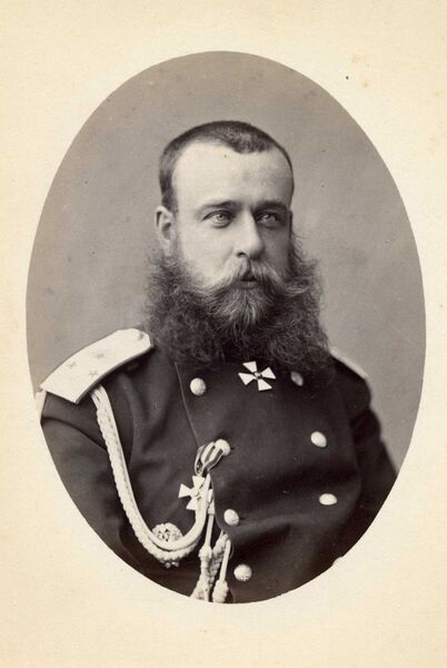 Генерал-лейтенант Михаил Дмитриевич Скобелев. Его роскошные бакенбарды имитировал тогда многие русские щеголи. Ателье Abdullah Freres, Константинополь. Весна 1878 года Генерал-лейтенант Михаил Дмитриевич Скобелев. Его роскошные бакенбарды имитировал тогда многие русские щеголи. Ателье Abdullah Freres, Константинополь. Весна 1878 года