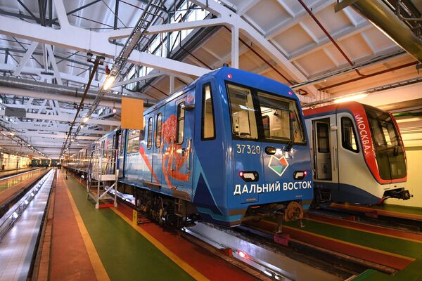 Новый тематический поезд метро Дальневосточный экспресс в электродепо Выхино. 11 декабря 2017 Новый тематический поезд метро Дальневосточный экспресс в электродепо Выхино. 11 декабря 2017