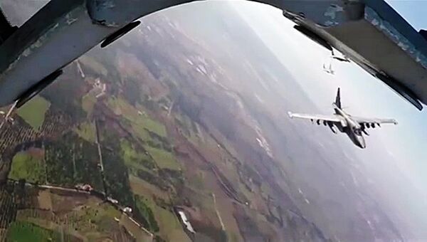 Боевые вылеты самолетов Су-25 ВКС России с авиабазы Хмеймим в сопровождении сирийских самолетов МиГ-29 Боевые вылеты самолетов Су-25 ВКС России с авиабазы Хмеймим в сопровождении сирийских самолетов МиГ-29