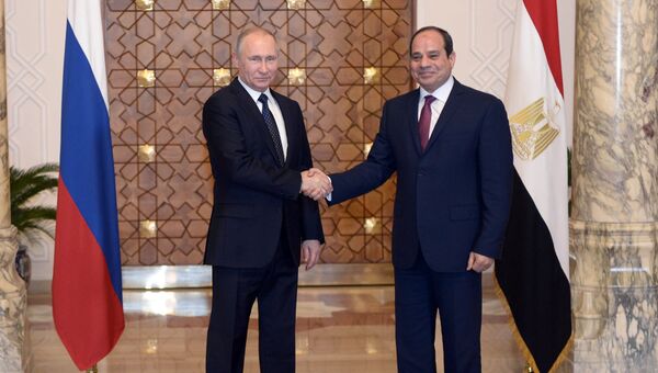 Президент РФ Владимир Путин и президент Египта Абдельфаттах Сиси во время встречи в Каире. 11 декабря 2017 Президент РФ Владимир Путин и президент Египта Абдельфаттах Сиси во время встречи в Каире. 11 декабря 2017
