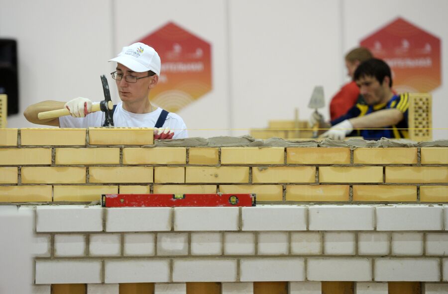 Участники III Национального чемпионата профессионального мастерства по стандартам WorldSkills Russia, компетенция «Кирпичная кладка». Казань, 2015 г. Участники III Национального чемпионата профессионального мастерства по стандартам WorldSkills Russia, компетенция «Кирпичная кладка». Казань, 2015 г.