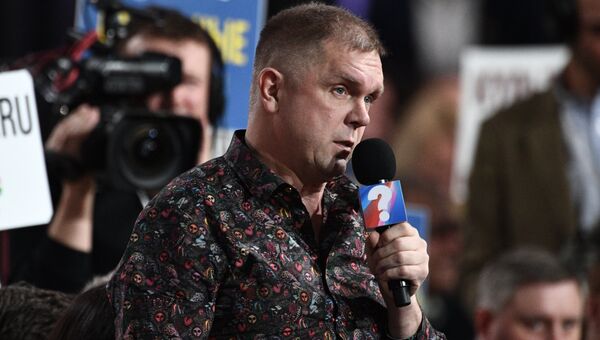 Журналист Андрей Колесников во время ежегодной большой пресс-конференции президента РФ Владимира Путина Журналист Андрей Колесников во время ежегодной большой пресс-конференции президента РФ Владимира Путина