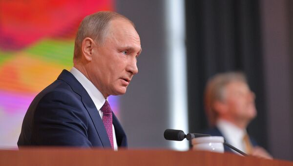 Президент РФ Владимир Путин во время большой ежегодной пресс-конференции Президент РФ Владимир Путин во время большой ежегодной пресс-конференции