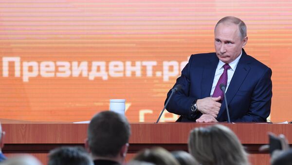 Президент РФ Владимир Путин во время большой ежегодной пресс-конференции Президент РФ Владимир Путин во время большой ежегодной пресс-конференции