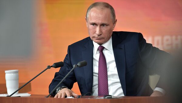 Президент РФ Владимир Путин во время большой ежегодной пресс-конференции Президент РФ Владимир Путин во время большой ежегодной пресс-конференции