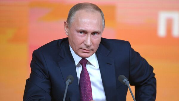 Президент РФ Владимир Путин во время большой ежегодной пресс-конференции Президент РФ Владимир Путин во время большой ежегодной пресс-конференции