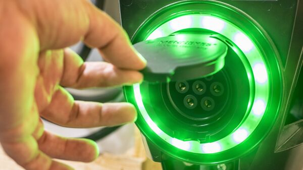 Демонстрация работы зарядной станции для электромобилей в Санкт Петербурге Демонстрация работы зарядной станции для электромобилей в Санкт Петербурге