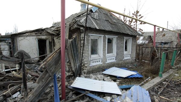 Частный жилой дом в городе Ясиноватая, пострадавший в результате обстрела. 21 декабря 2017 Частный жилой дом в городе Ясиноватая, пострадавший в результате обстрела. 21 декабря 2017