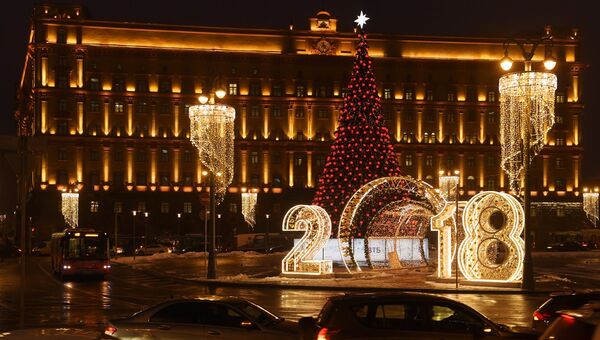 Новогодняя елка на Лубянской площади в Москве Новогодняя елка на Лубянской площади в Москве