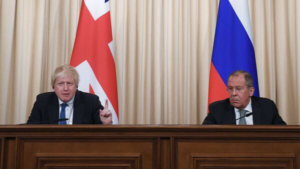 Министр иностранных дел России Сергей Лавров и министр иностранных дел Великобритании Борис Джонсон во время пресс-конференции Министр иностранных дел России Сергей Лавров и министр иностранных дел Великобритании Борис Джонсон во время пресс-конференции