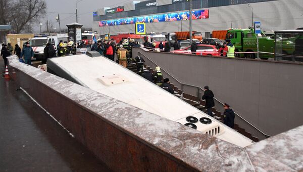 В Москве на Можайском шоссе автобус въехал в пешеходный переход В Москве на Можайском шоссе автобус въехал в пешеходный переход