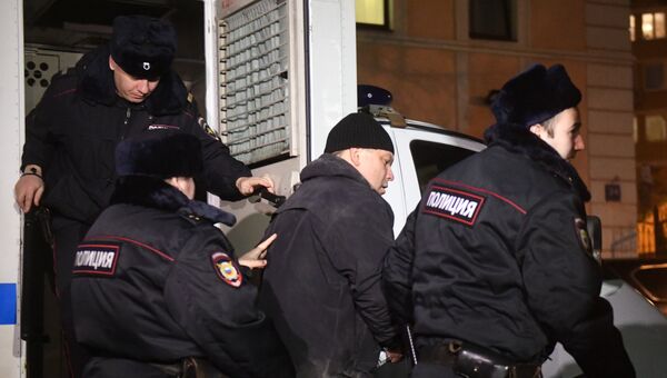 Экс-директор кондитерской фабрики Меньшевик Илья Аверьянов на избрании меры пресечения. 28 декабря 2017 Экс-директор кондитерской фабрики Меньшевик Илья Аверьянов на избрании меры пресечения. 28 декабря 2017