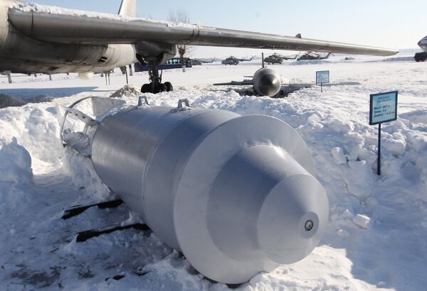 Авиабомба ФАБ-9000 М-54 в музее боевых самолетов на аэродроме Дягилево Авиабомба ФАБ-9000 М-54 в музее боевых самолетов на аэродроме Дягилево