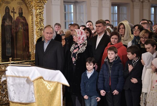 Президент России Владимир Путин посетил Рождественское богослужение Президент России Владимир Путин посетил Рождественское богослужение