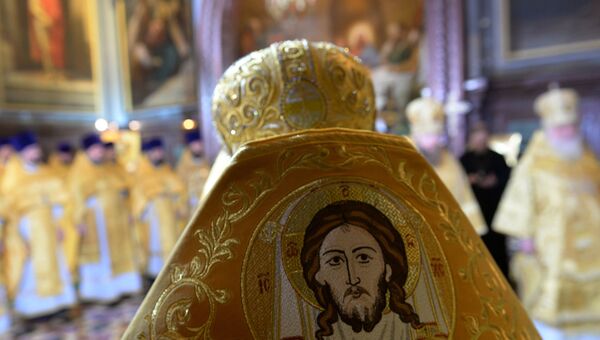 Священнослужители в храме Христа Спасителя в Москве перед Рождественским богослужением Священнослужители в храме Христа Спасителя в Москве перед Рождественским богослужением