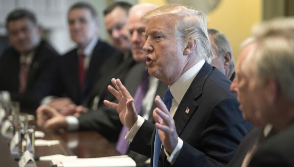 Президент США Дональд Трамп во время встречи с конгрессменами по вопросам иммиграционной политики в Вашингтоне. 9 января 2018 Президент США Дональд Трамп во время встречи с конгрессменами по вопросам иммиграционной политики в Вашингтоне. 9 января 2018