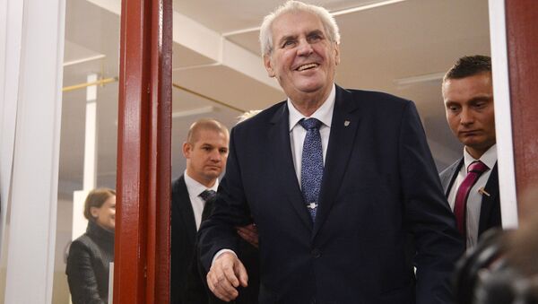 Действующий глава государства, кандидат на выборах президента Милош Земан на избирательном участке в Праге. 12 января 2018 Действующий глава государства, кандидат на выборах президента Милош Земан на избирательном участке в Праге. 12 января 2018