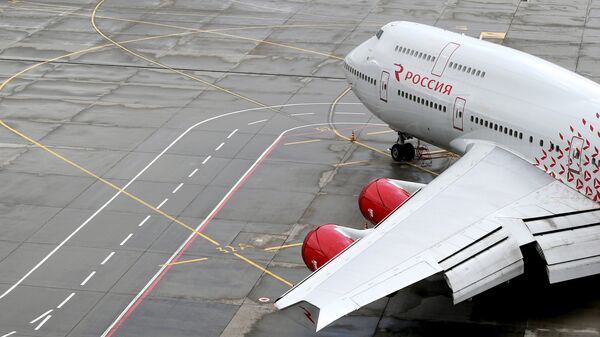 Самолет авиакомпании Россия Самолет авиакомпании Россия
