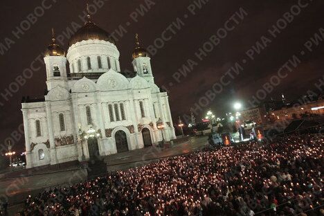 Молодежь Москвы зажгла свечи в память о погибших в Южной Осетии Молодежь Москвы зажгла свечи в память о погибших в Южной Осетии