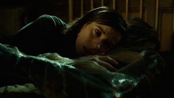 Салли Хокинс и Дуг Джонс в сцене из фильма «Shape Of Water» (Форма воды) Салли Хокинс и Дуг Джонс в сцене из фильма «Shape Of Water» (Форма воды)