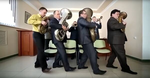 Стоп-кадр из видео, снятого чиновниками министерства лесного хозяйства Оренбургской области Стоп-кадр из видео, снятого чиновниками министерства лесного хозяйства Оренбургской области
