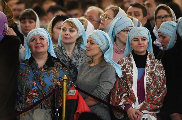 Верующие во время богослужения в день открытия XXVI Международных Рождественских чтений в кафедральном соборном Храме Христа Спасителя в Москве Верующие во время богослужения в день открытия XXVI Международных Рождественских чтений в кафедральном соборном Храме Христа Спасителя в Москве