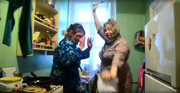 Стоп-кадр из видео, снятого пенсионерками из Санкт-Петербурга Стоп-кадр из видео, снятого пенсионерками из Санкт-Петербурга