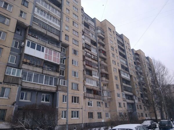 Дом, в котором живет Ирина Косых и её шумные соседи. Дом, в котором живет Ирина Косых и её шумные соседи.